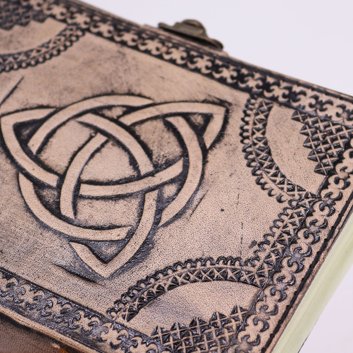 Circle Triquetra - Esoteric Notebook - Red Tan - 200 pages Stich Edge- 17.5x12.5x3cm