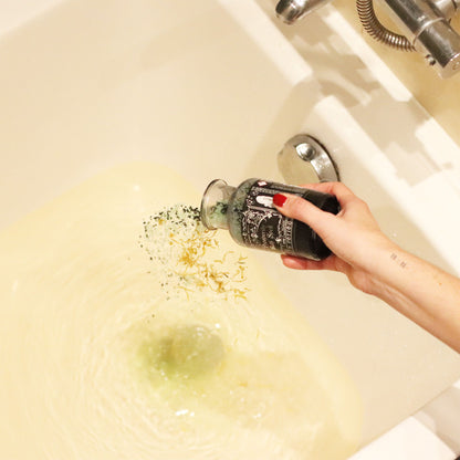 Ancient Witch Bath Spell Potion & Aventurine Crystal Amulet - Prosperity