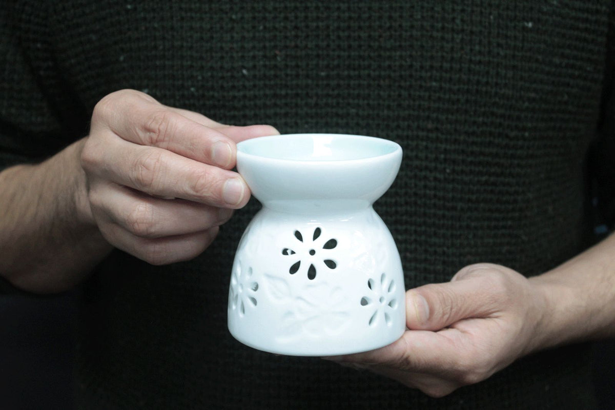 Classic White Oil Burner - Floral with Teal Well